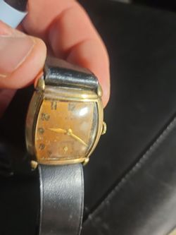 vintage Elgin manual-wind mechanical wristwatch dating from the late 1930s to 1940s (Art Deco era).