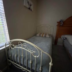 Charming Vintage Twin Bed Frame – White Metal with Classic Headboard & Footboard
