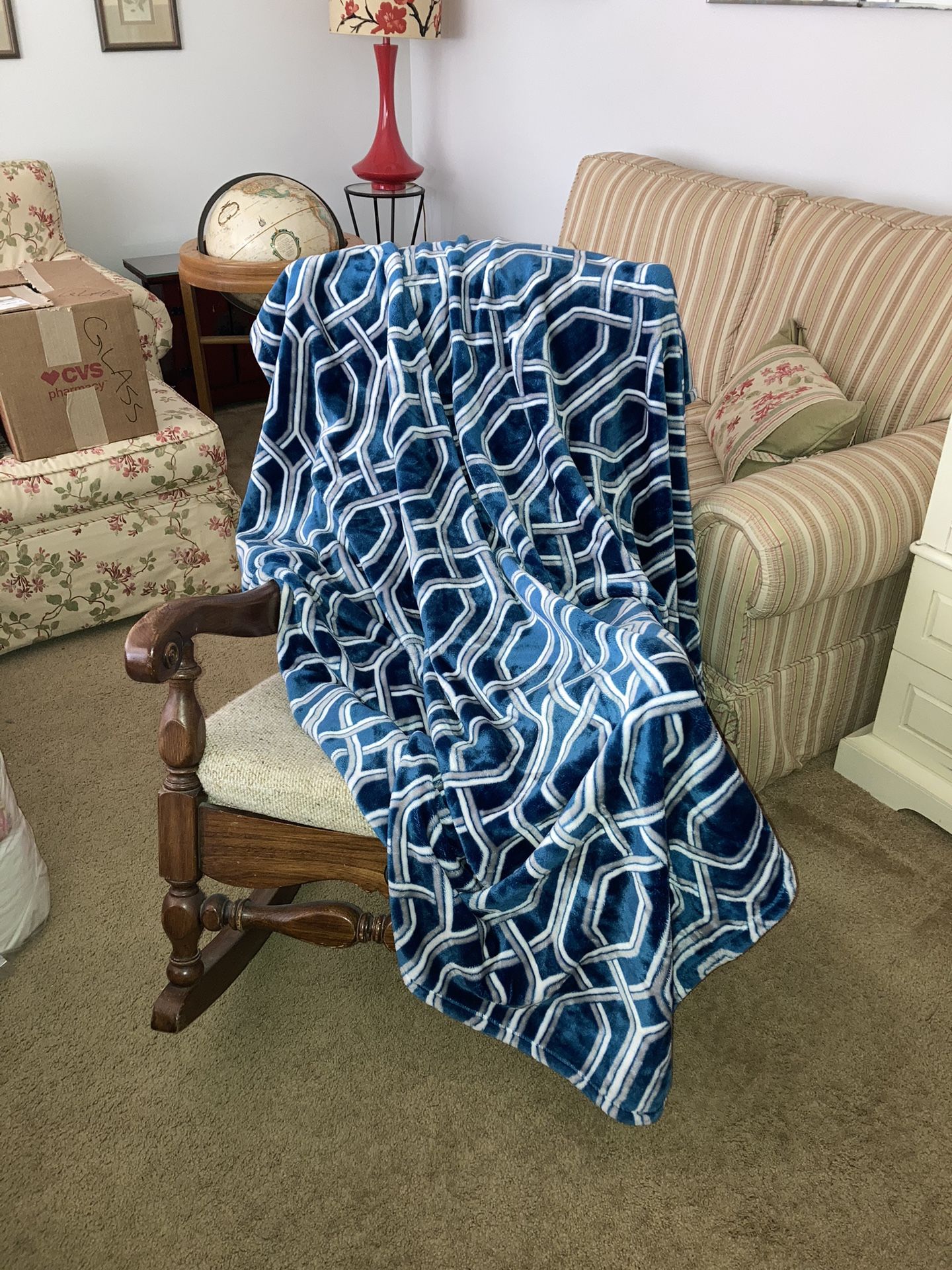 Dk Teal White Geometric Braid Reversible Fleece Throw