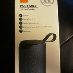 Portable splash proof bluetooth speakers