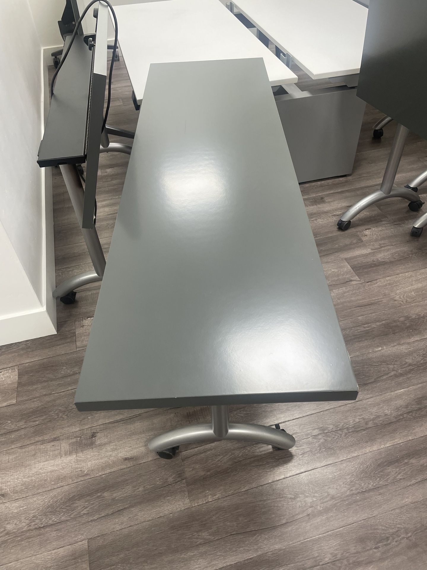 πͺ Office Furniture Sale β Desks & Tables (Great Condition!)