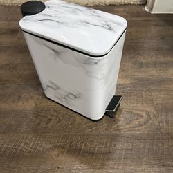 mDesign Slim Metal Rectangle 1.3 Gallon/5 Liter Trash Can with Step Pedal