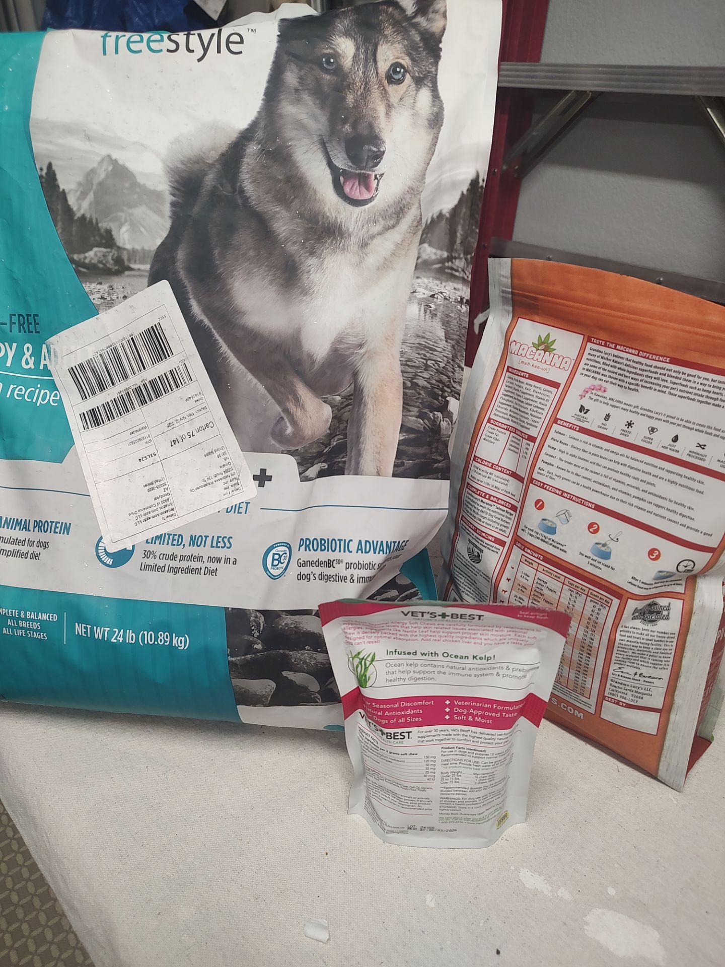 Dog food and allergies supplements
