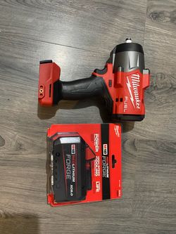 Milwaukee impact and battery