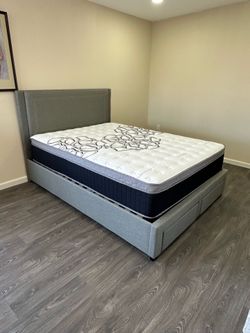 New mattress on sale.    Queen size mattress pillow top 12”.    We offer same day delivery