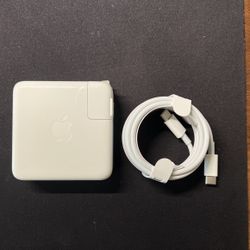 Brand New Authentic Apple 61 W USB C Power Adapter And Cable 