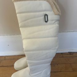 Plush White Zip Up Boots New*