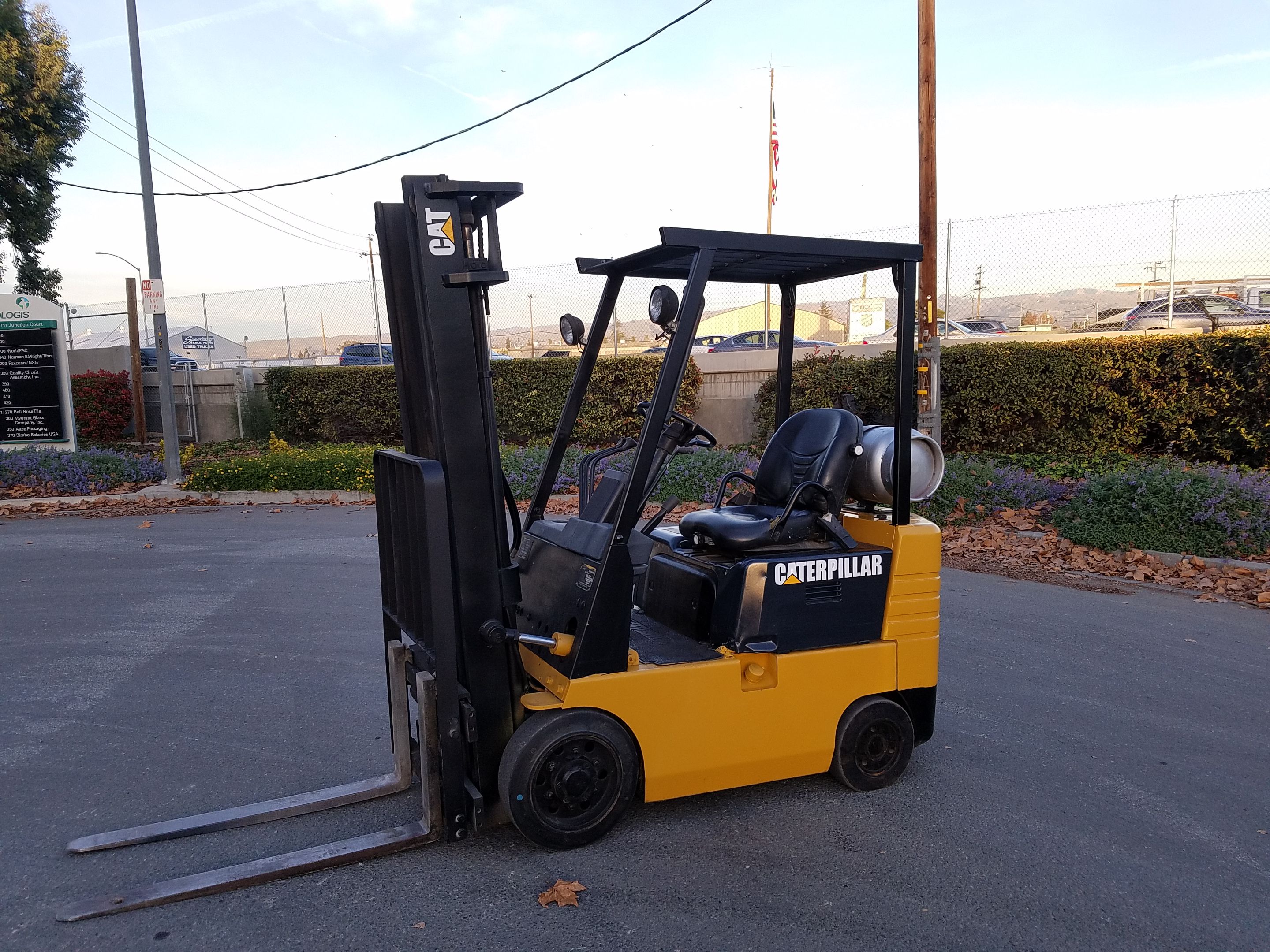Caterpillar forklift 3000 pound capacity 2 stage side shift