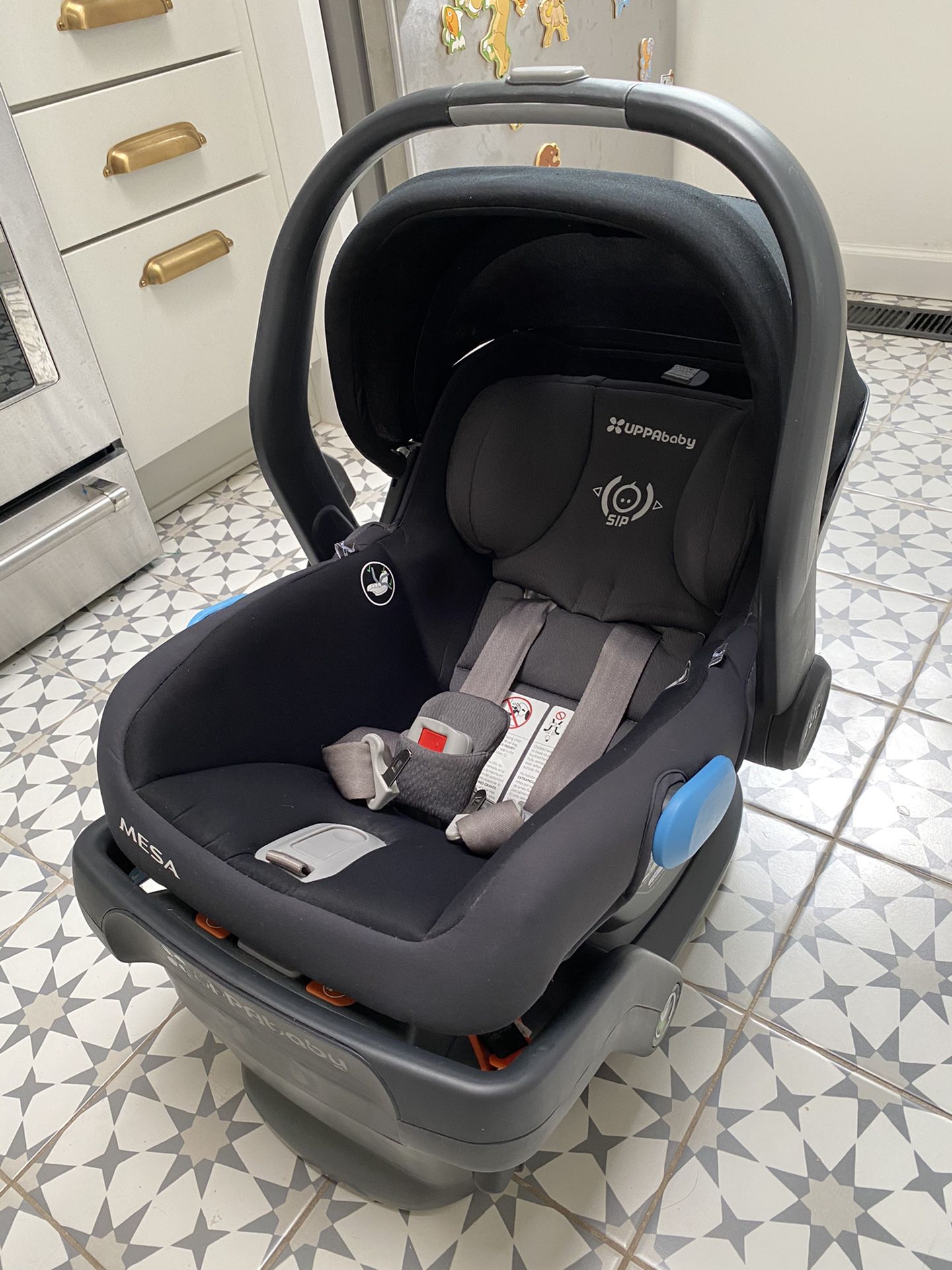 Uppababy Mesa infant car seat + two bases