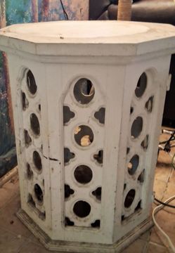 $25 White end table