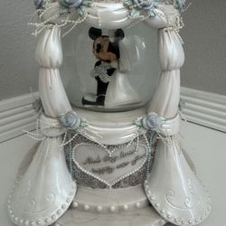 Disney Mickey & Minnie Wedding Snowglobe musical