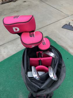 Strata Right Handed Ladies Set D, 5W, 5H, 7i, 9i, SW, Putter Graphite & Stand Bag