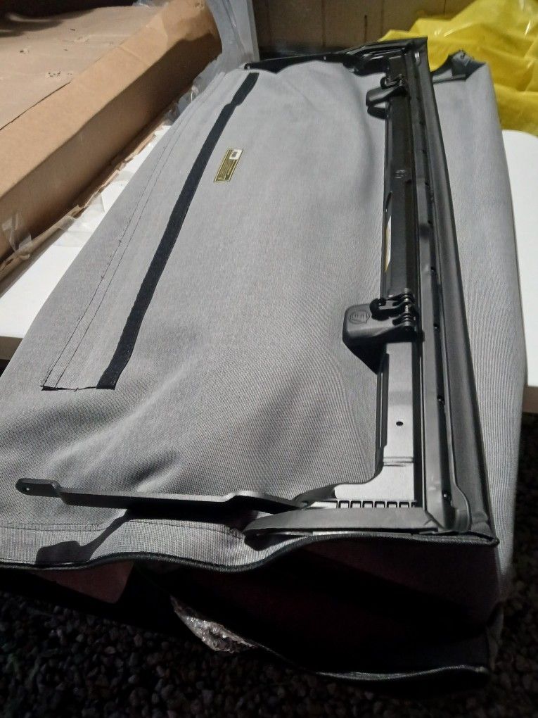 New Bestop (contact info removed) Black Diamond All-New Trektop Soft Top 4-Door for The Jeep Wrangler JL