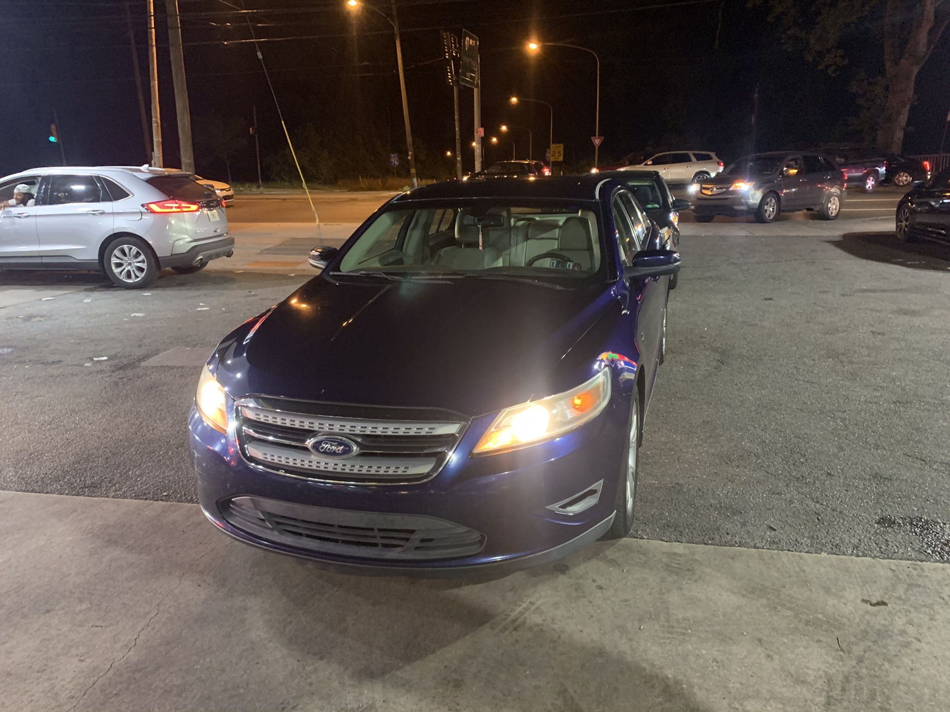 2012 FORD TAURUS NOT PRESS TO SELL SO DONT LOW BALL