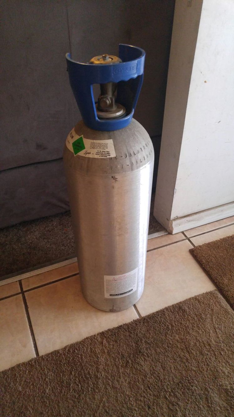 Helium tank