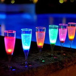 NEW*👉🏻 Magic LED Lighting Champagne Flutes👉🏻Set of 6👈🏻 (Silver Lake)