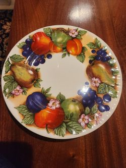Four Roy Kirkham Orchard Dessert Plates