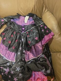 Girl witch halloween costume. Once used.Size 7-8 kids. Final sale