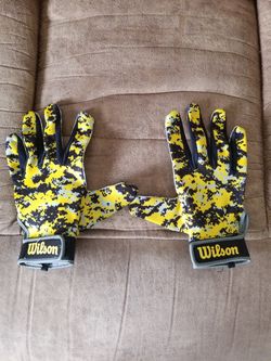 Football gloves