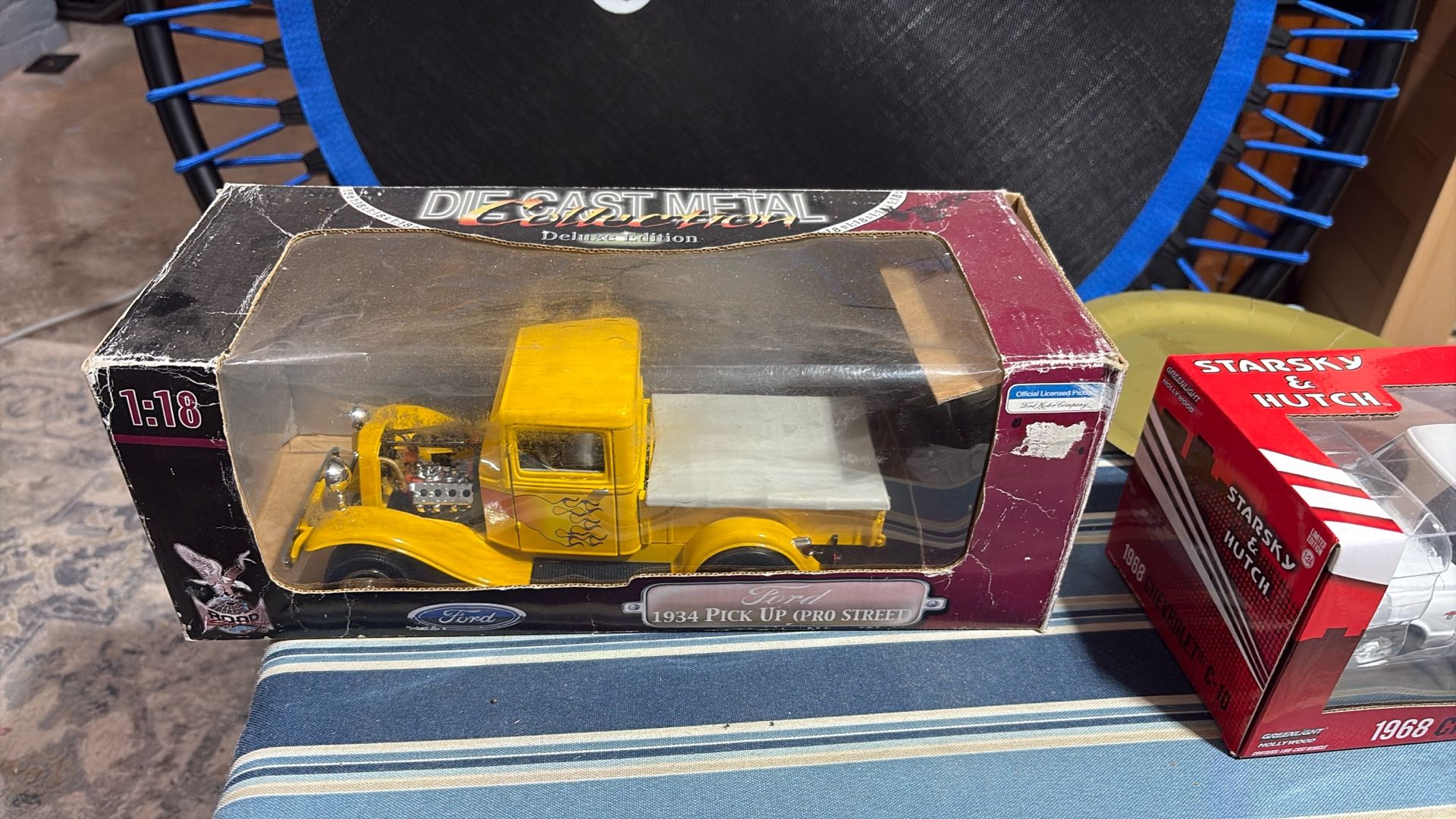 Road Legends 1934 Ford Pick up Pro Street Diecast Car 1 18