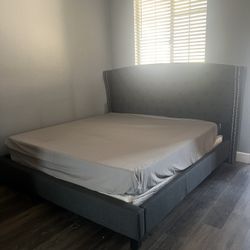 King Bed W/ Mattress & Boxspring! 