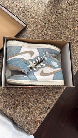 Hyper Royal Jordan OG Size 10
