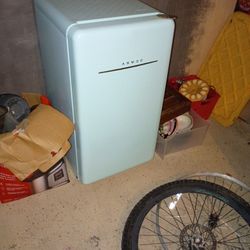 Mini Fridge 