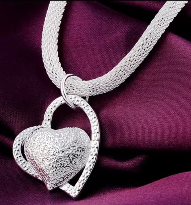 New silver plated heart necklace 16.5" SHIPPING AVAILABLE