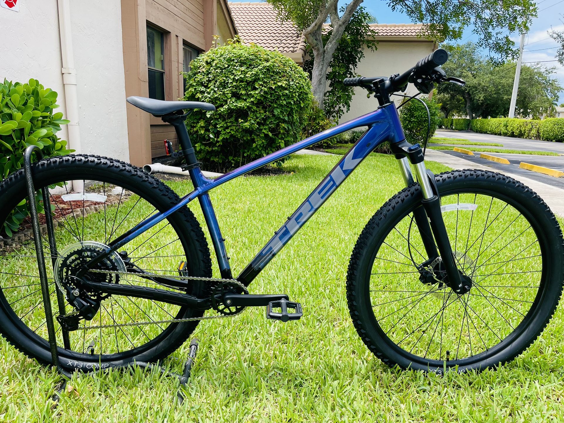TREK  MARLIN 5 GEN 3  2024 29” Size  FRAME Medium 
