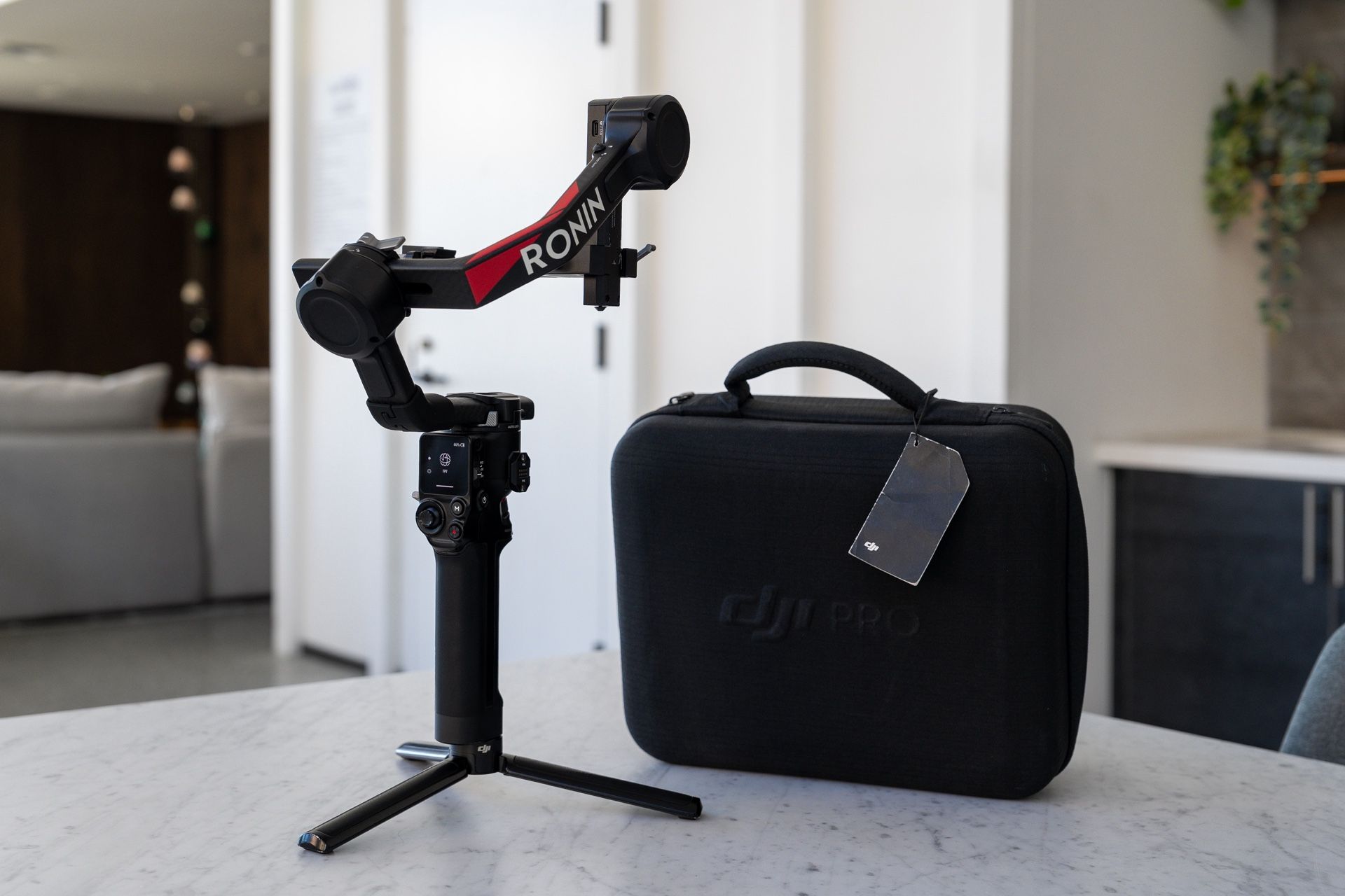 DJI - RS 4 Pro 3-Axis Gimbal