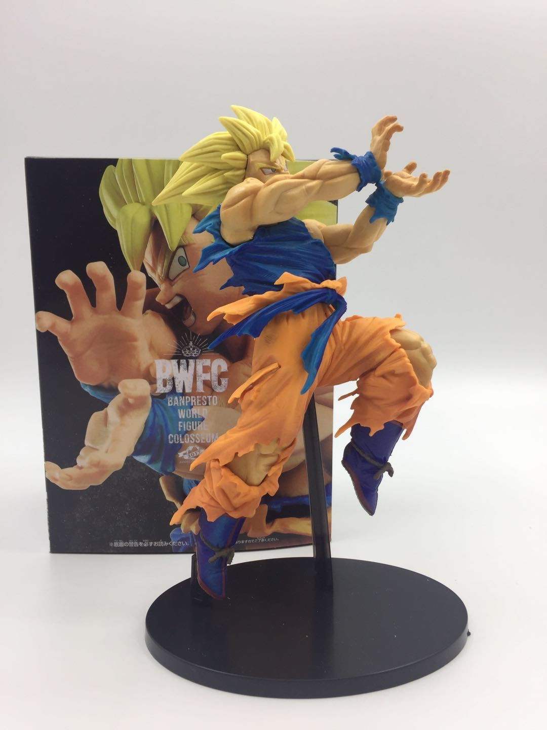 Dragon Ball z super Saiyan Goku Kamehameha 9” Action Figure