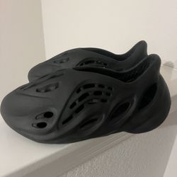 Yezzy Foam Runners Sz9