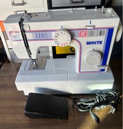 White Jeans Machine Sewing Machine with Foot Pedal