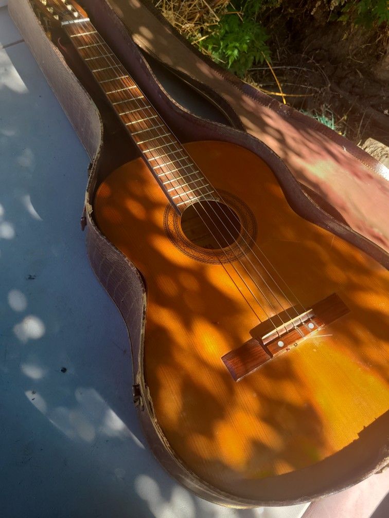 Yamaha C315 Classical Guitar.