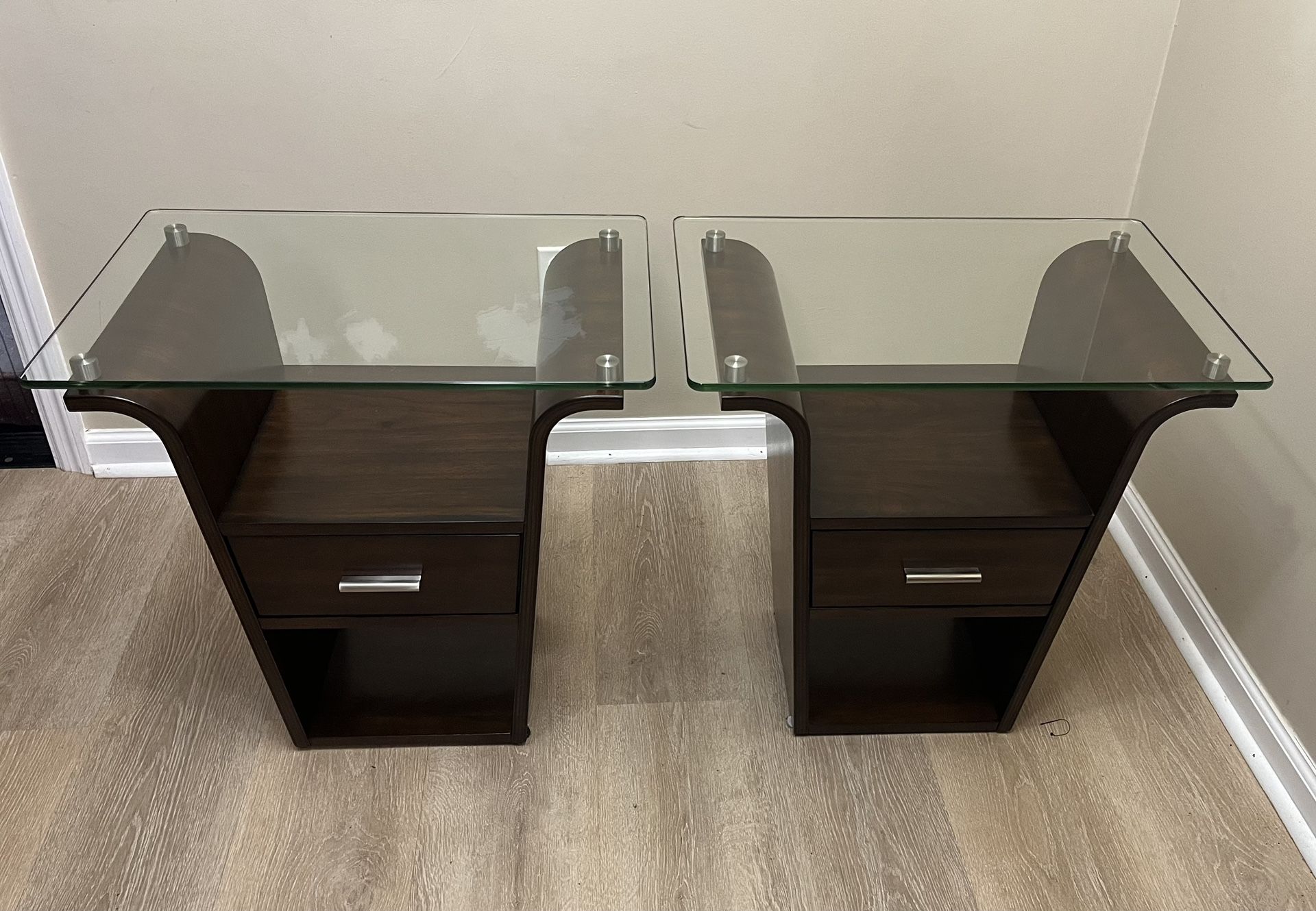 Havertys Walnut Sidetable