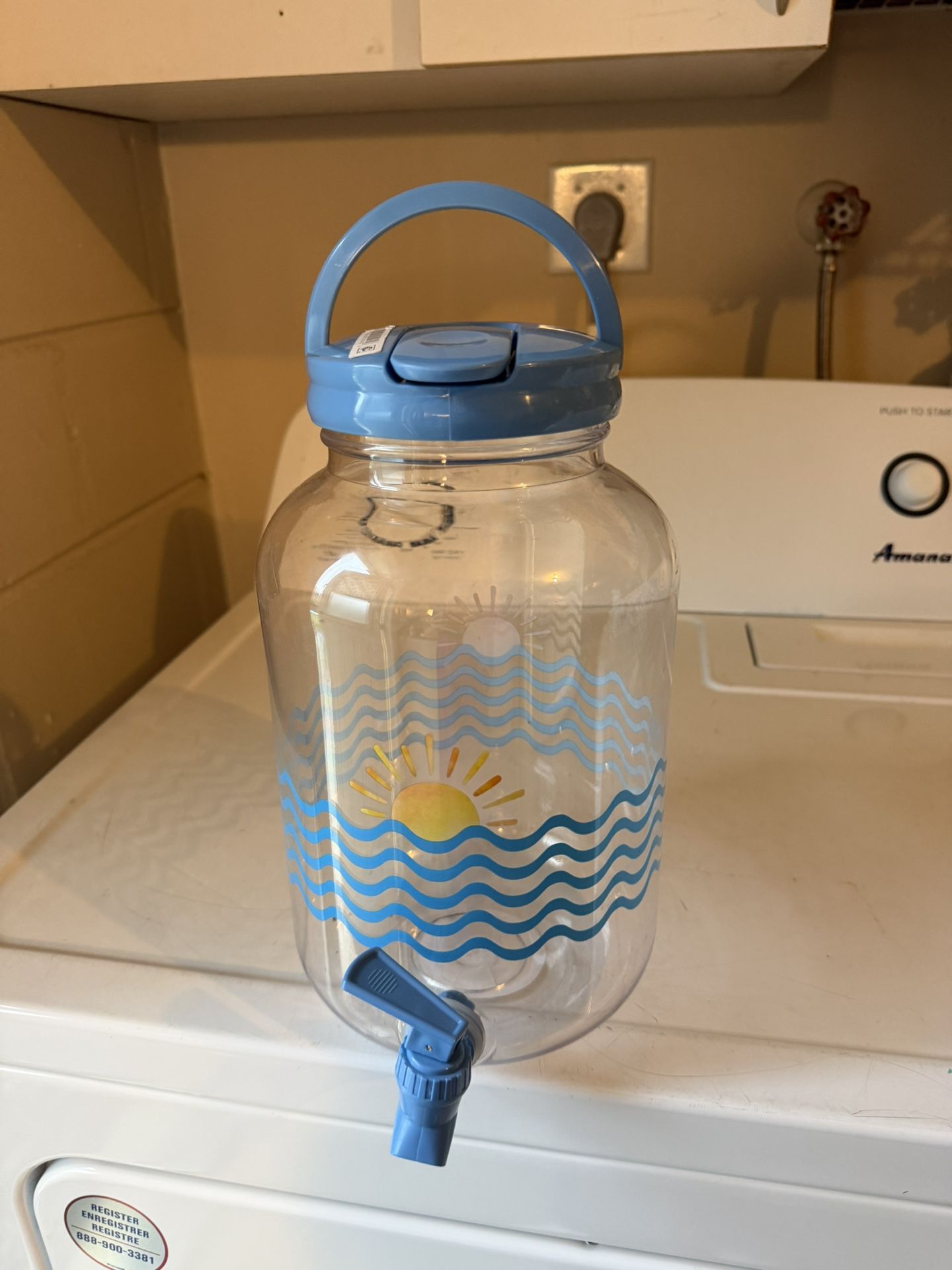 Brand New Sturdy Plastic Iced Tea Pitcher With Spout Great For Picnics