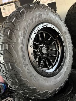 Vendo set de rines nuevos 17x9 de ancho de 6-139.7 lugs con llantas 285/70/R17 Bfgoodrich instacion y balance gratis