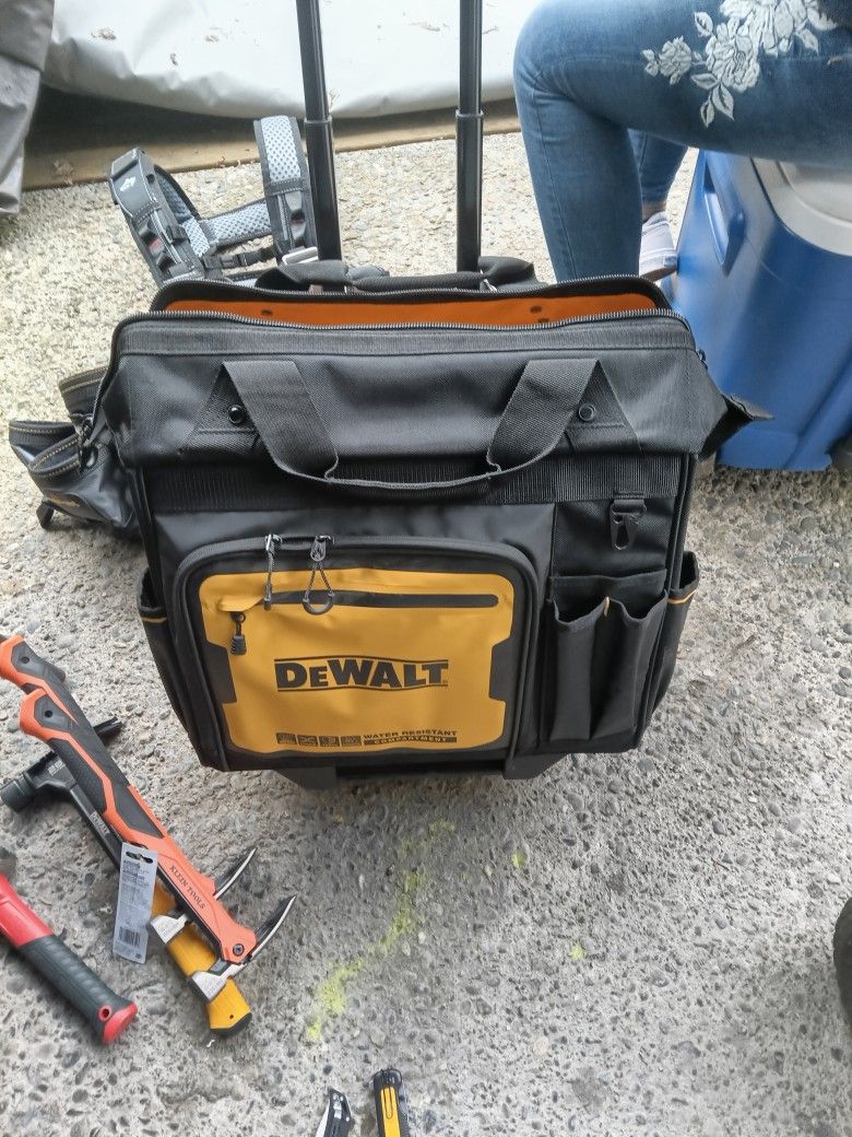 DEWALT ROLLING TOOL CHEST( Never Used)