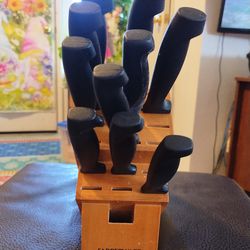 Wood block of knives, one pair of scissors