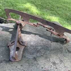 Antique Metal ICE SKATES Primitive Rustic Farmhouse DECOR