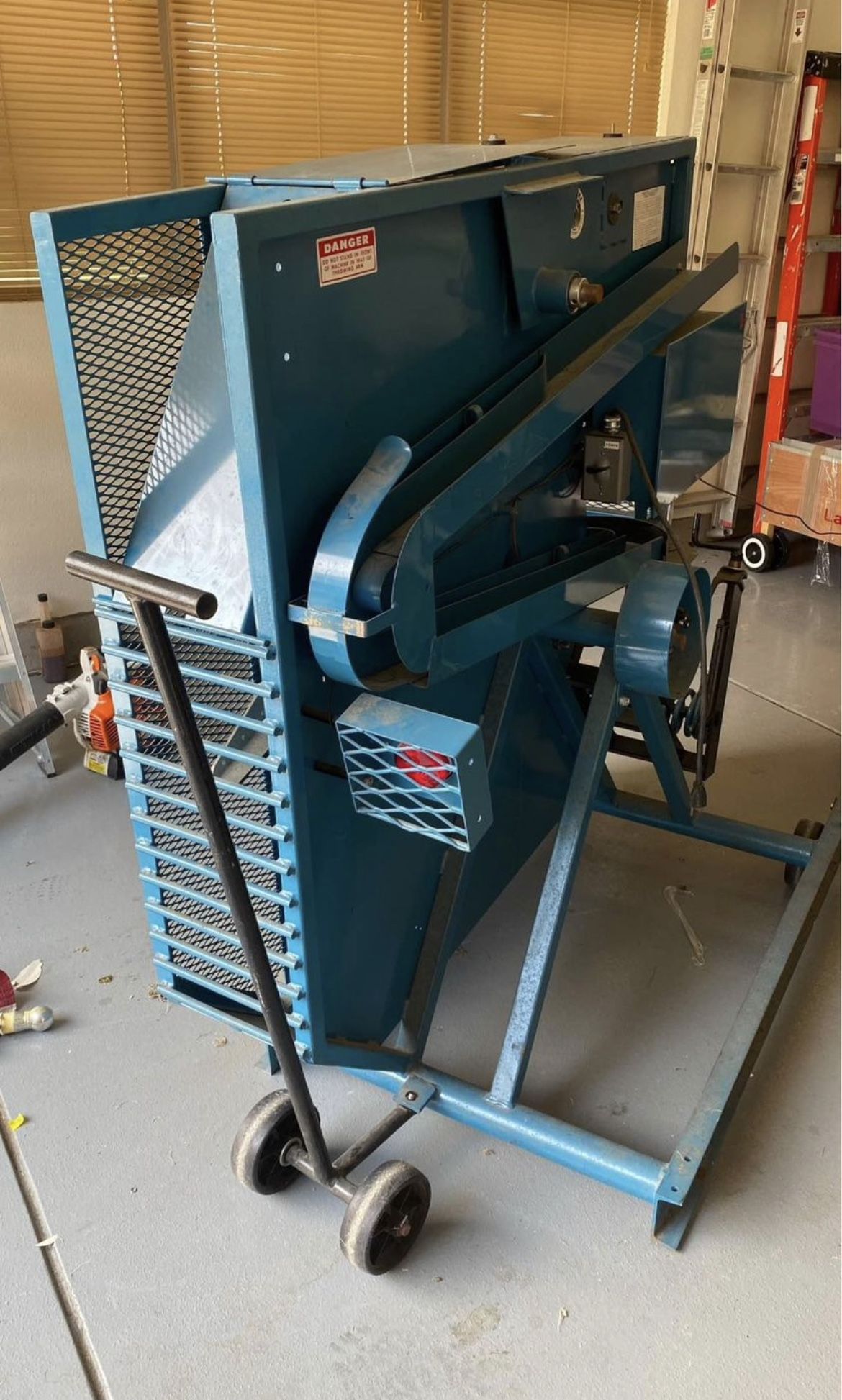 BASEBALL PITCHING MACHINE IRON MIKE GREAT CONDITION $950