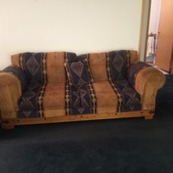 Sofa With 4 Pillows
