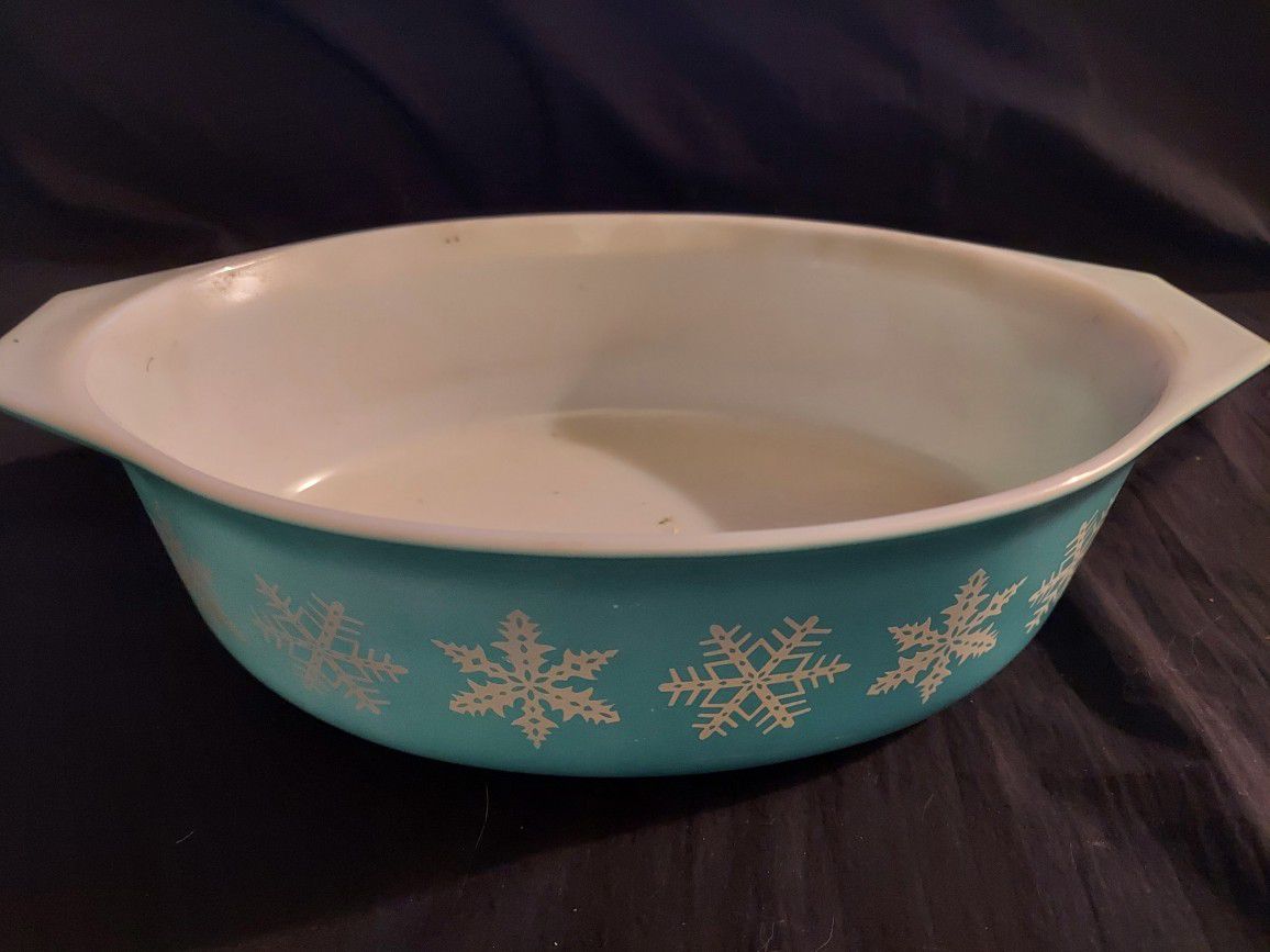 Vintage Pyrex White On Turquoise Snowflake Pattern 