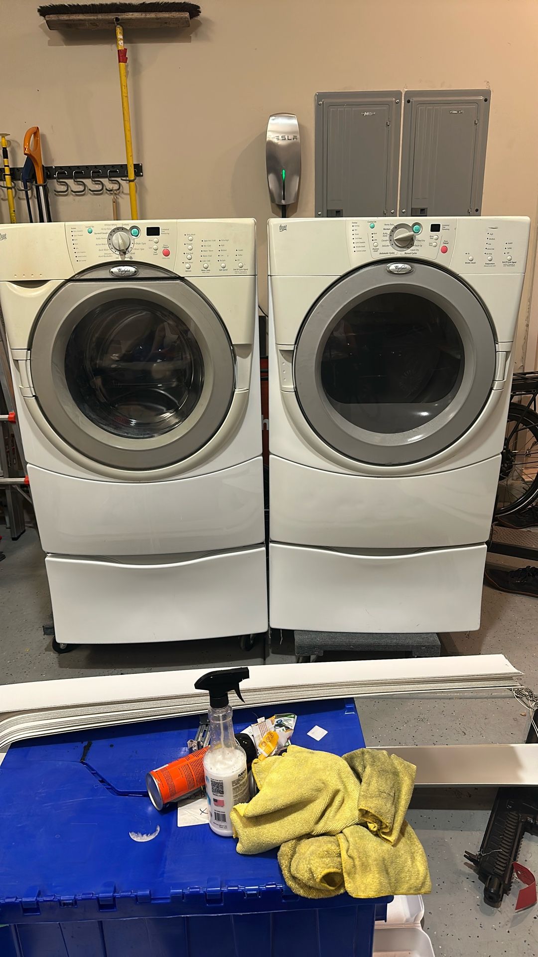 Whirlpool Washer/Dryer W/Pedestal