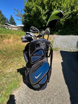 Nike and Strata Golf Club Set with Nike Bag. Great beginner set!