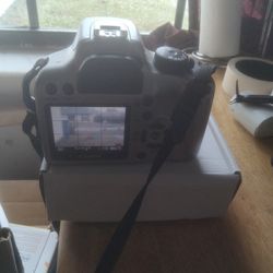 Canon EOS Rebel XS Digital SLR DS126191 With Lens
