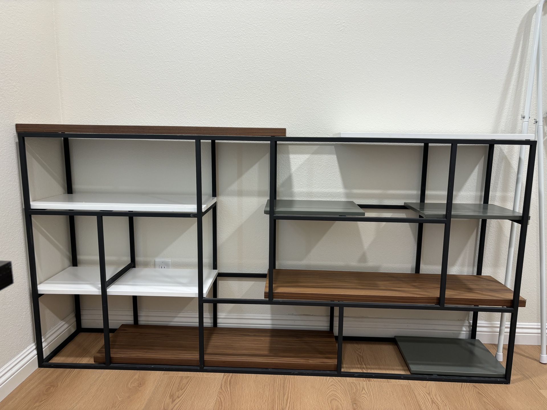 Castlery Cliff Shelf Decor Case