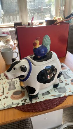 Ceramic cow with chicken cookie jar no chips