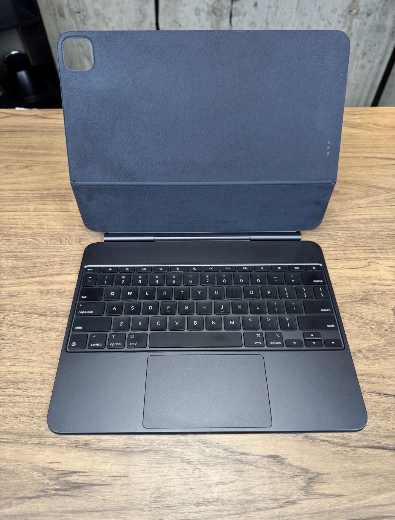 Apple Magic Keyboard For iPad Pro 13 Inch M5,M4 Like New 