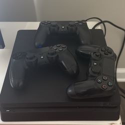 PlayStation 4 With 3 Remotes